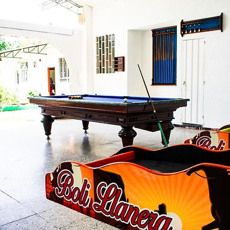 Club Bella Suiza - Carlos Ossa Escobar Marsella  Buitenkant foto