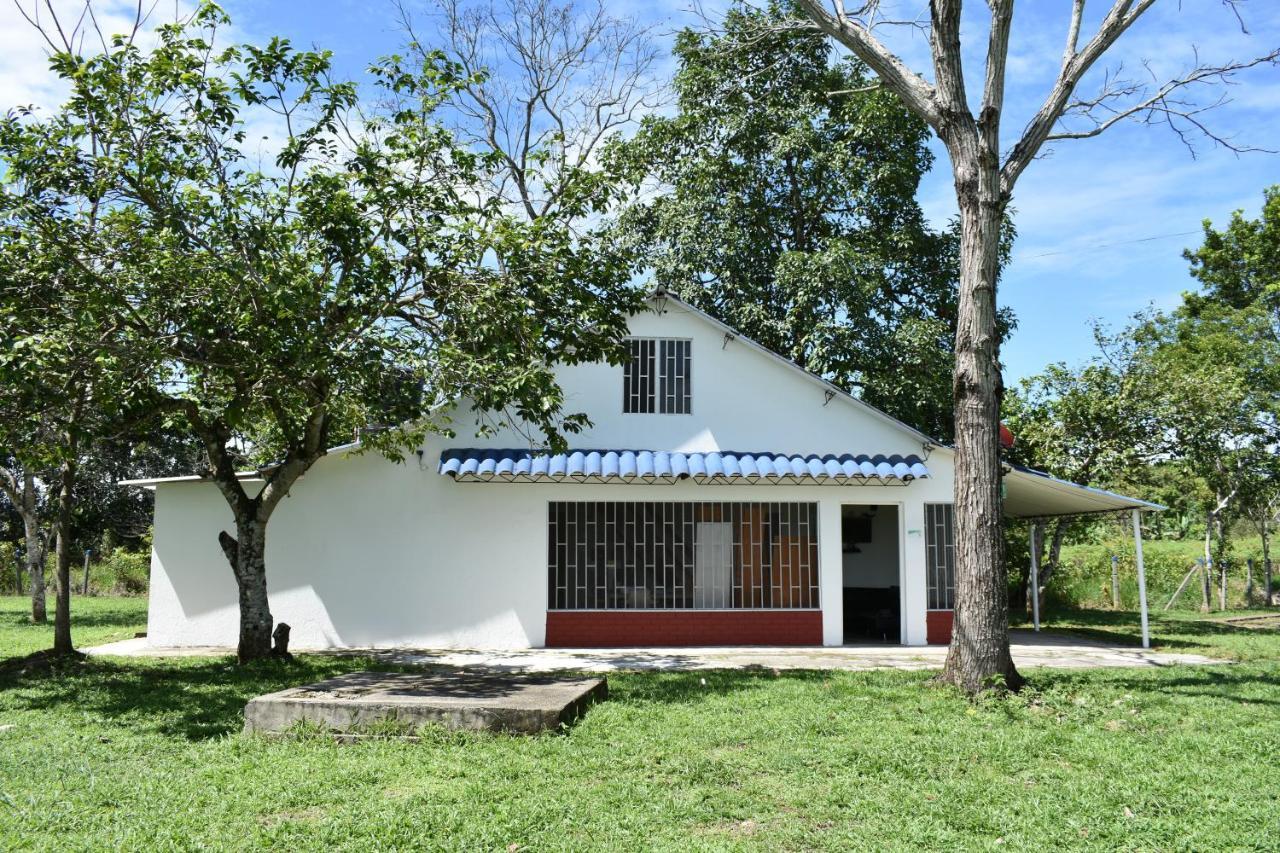 Club Bella Suiza - Carlos Ossa Escobar Marsella  Buitenkant foto
