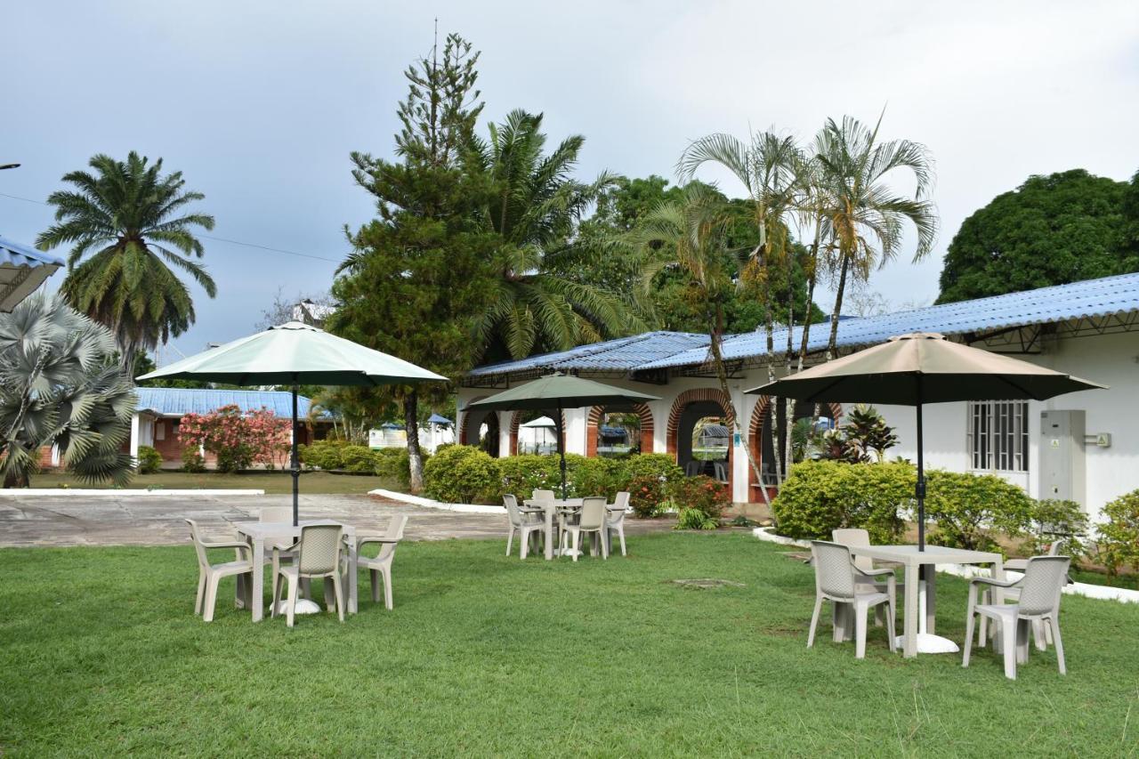 Club Bella Suiza - Carlos Ossa Escobar Marsella  Buitenkant foto