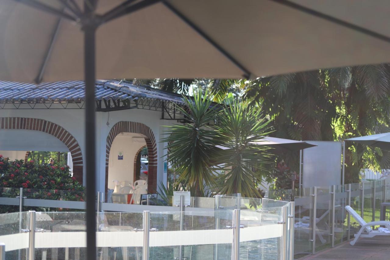 Club Bella Suiza - Carlos Ossa Escobar Marsella  Buitenkant foto