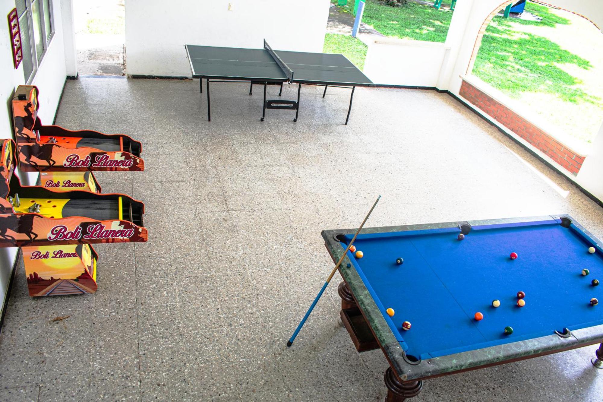 Club Bella Suiza - Carlos Ossa Escobar Marsella  Buitenkant foto