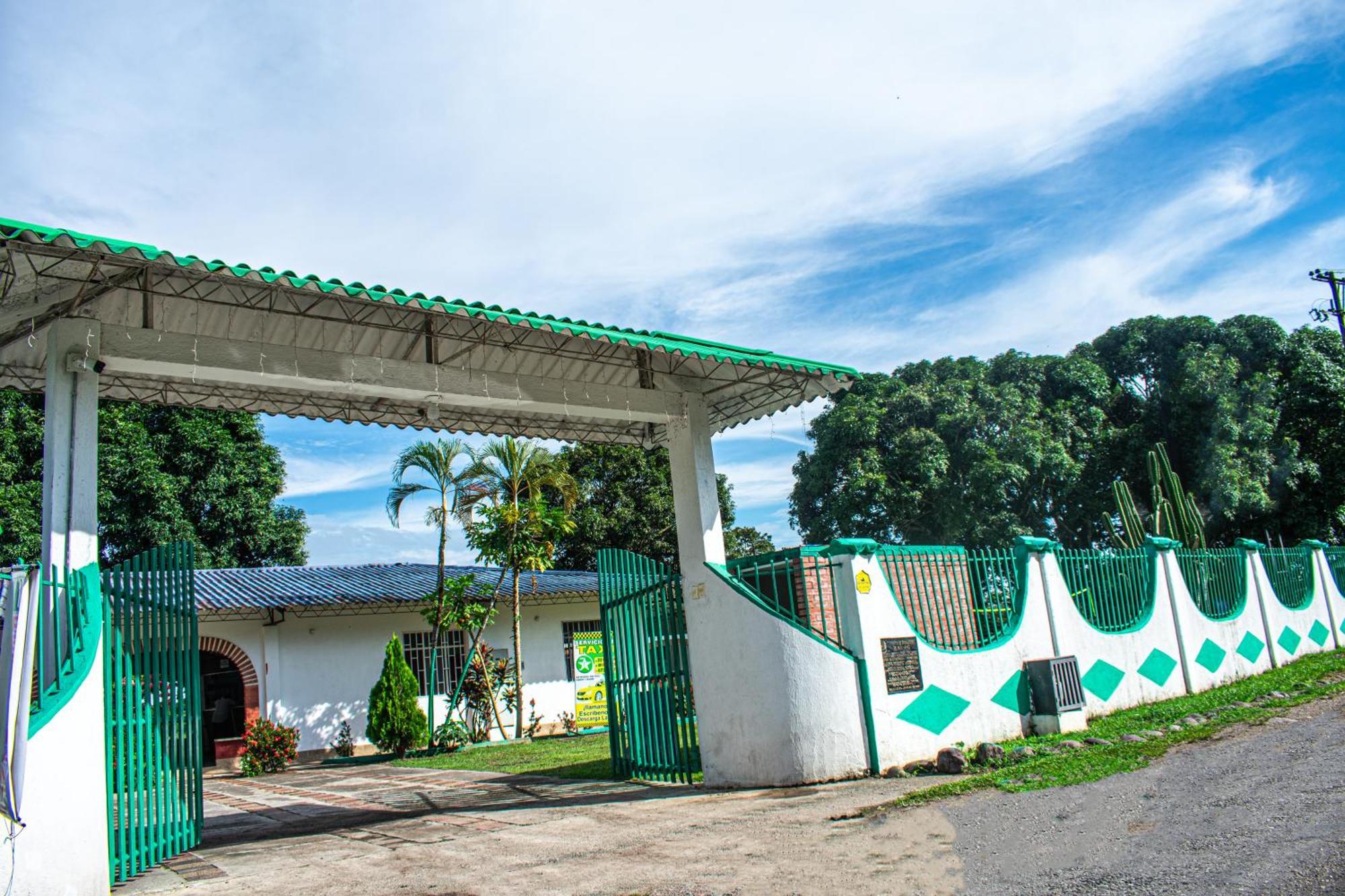 Club Bella Suiza - Carlos Ossa Escobar Marsella  Buitenkant foto
