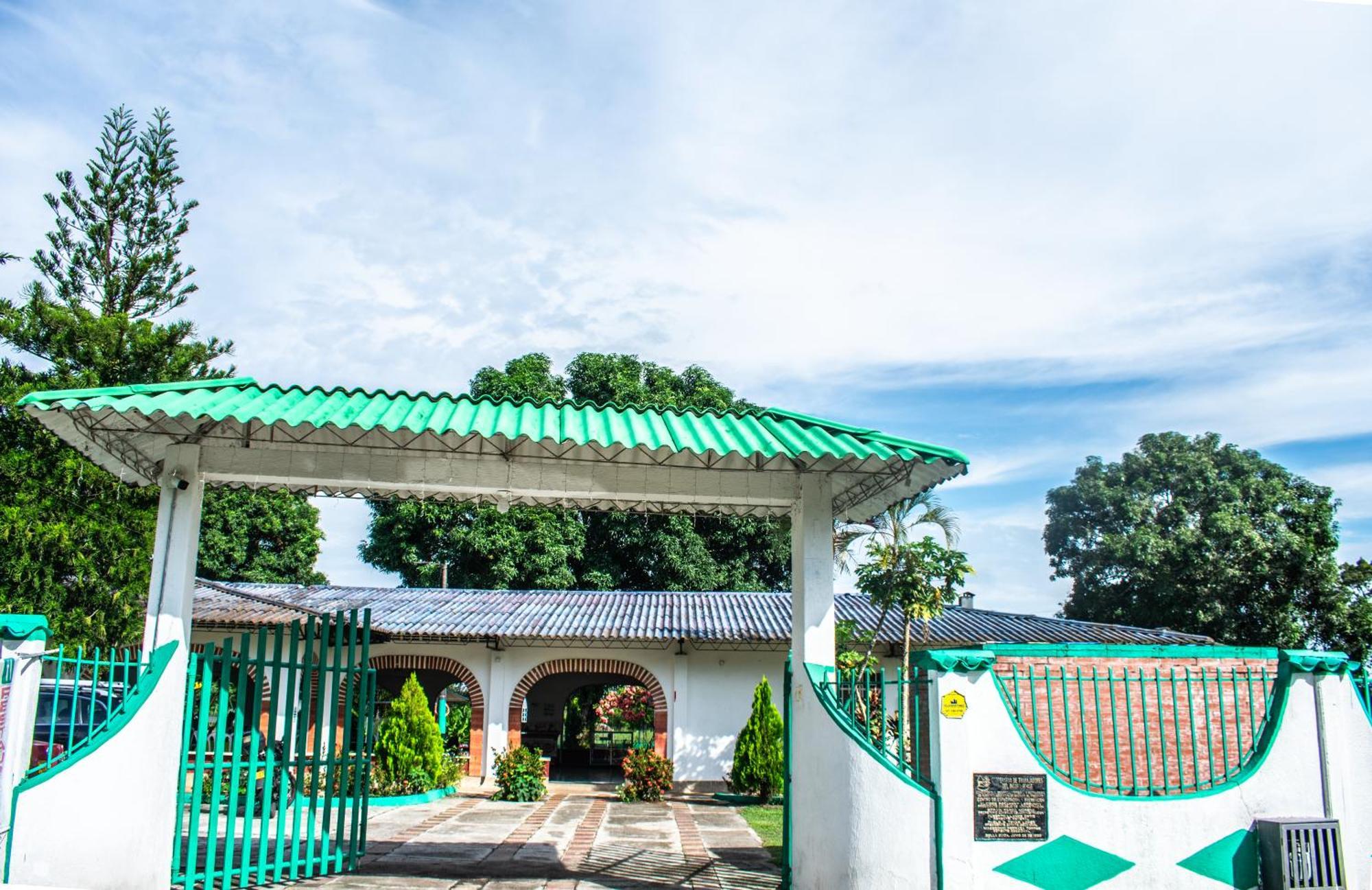Club Bella Suiza - Carlos Ossa Escobar Marsella  Buitenkant foto