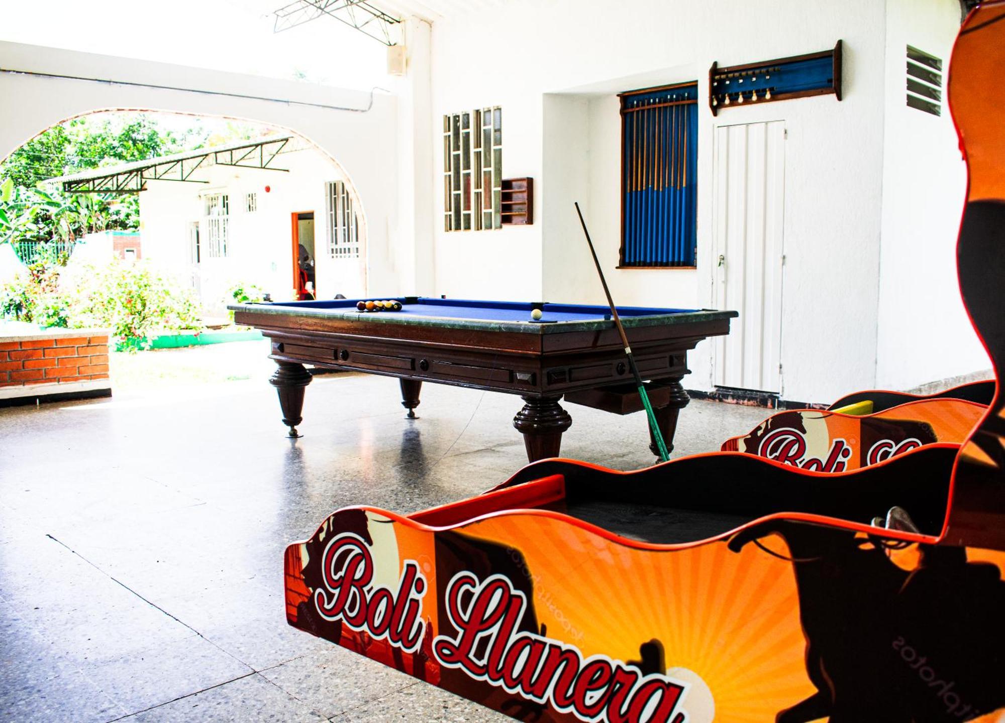 Club Bella Suiza - Carlos Ossa Escobar Marsella  Buitenkant foto