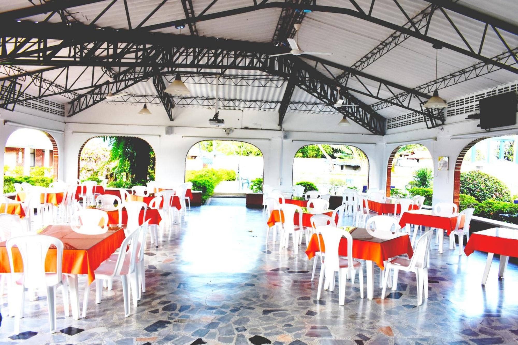 Club Bella Suiza - Carlos Ossa Escobar Marsella  Buitenkant foto